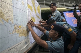 Phát hiện vết dầu loang tại khu vực tìm kiếm máy bay QZ8501